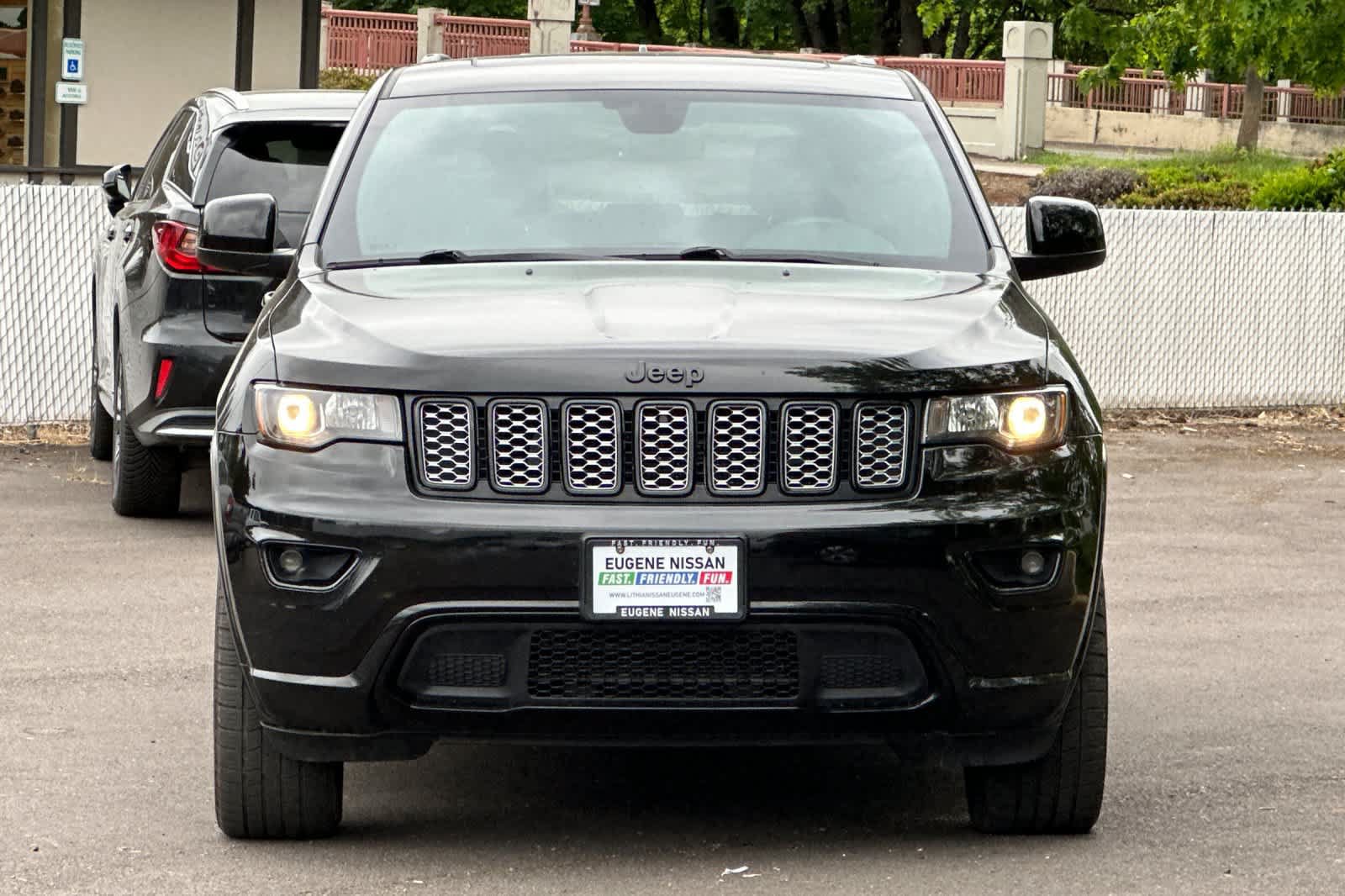 Used 2019 Jeep Grand Cherokee Altitude AWD/4WD image 10