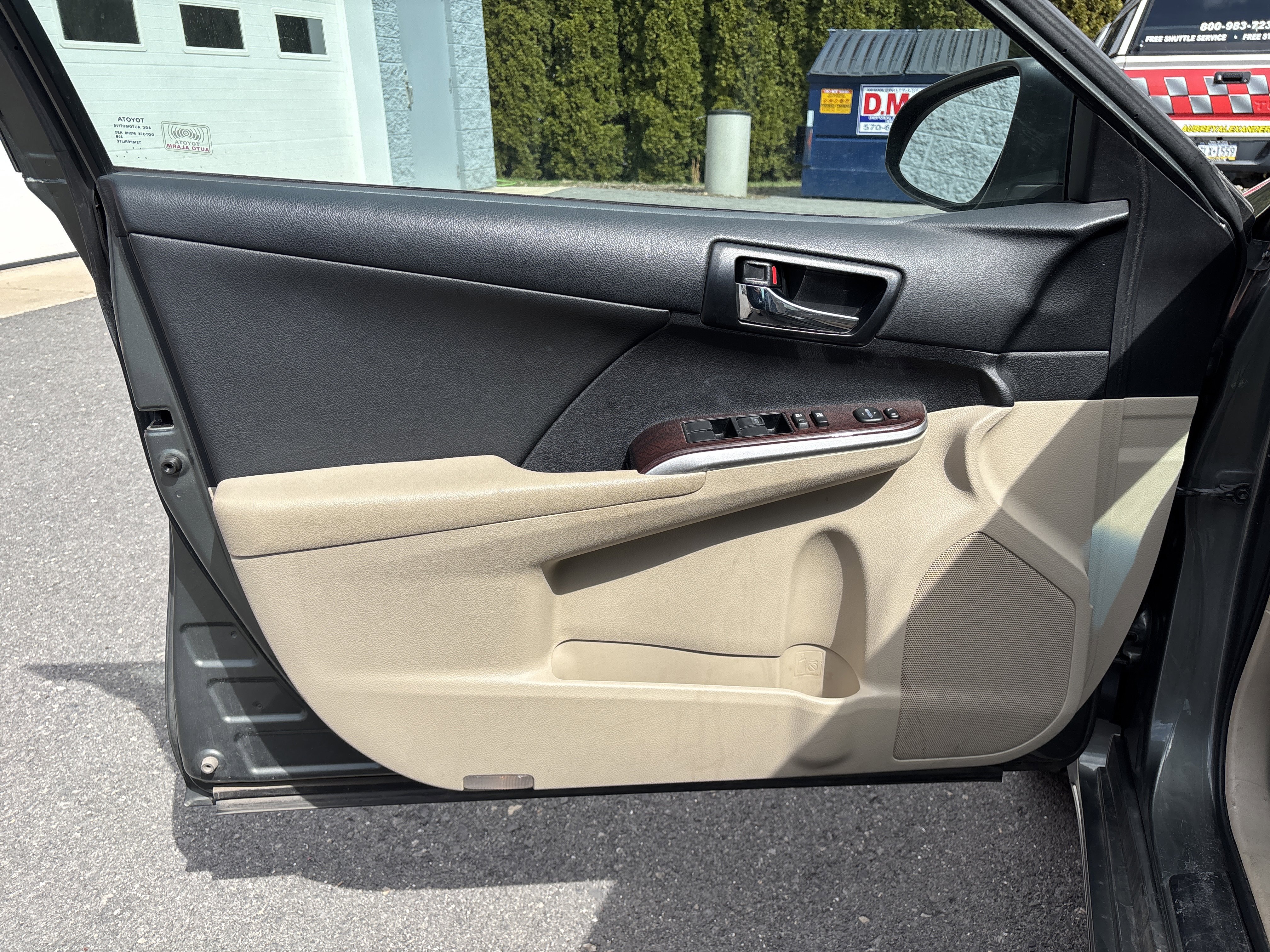 Used 2013 Toyota Camry XLE w/ Convenience Pkg image 15