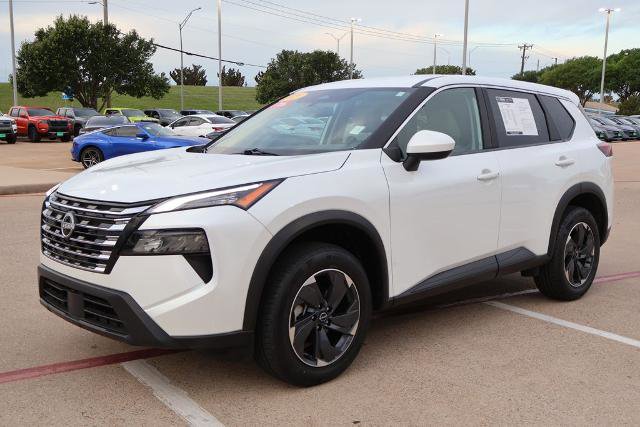 Certified 2025 Nissan Rogue SV FWD image 3