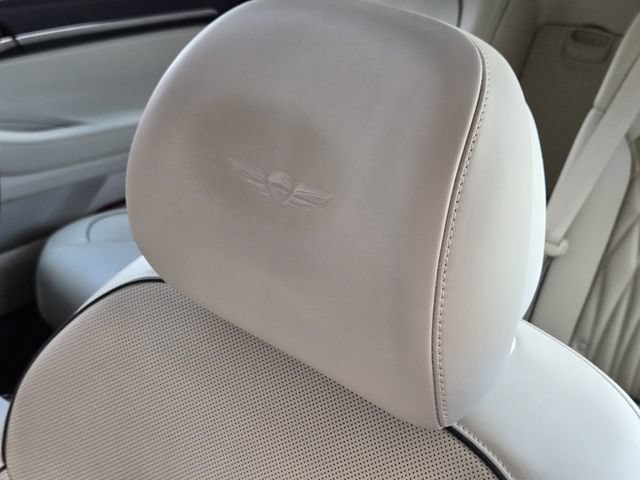 Used 2021 Genesis G90 3.3T Premium RWD image 10