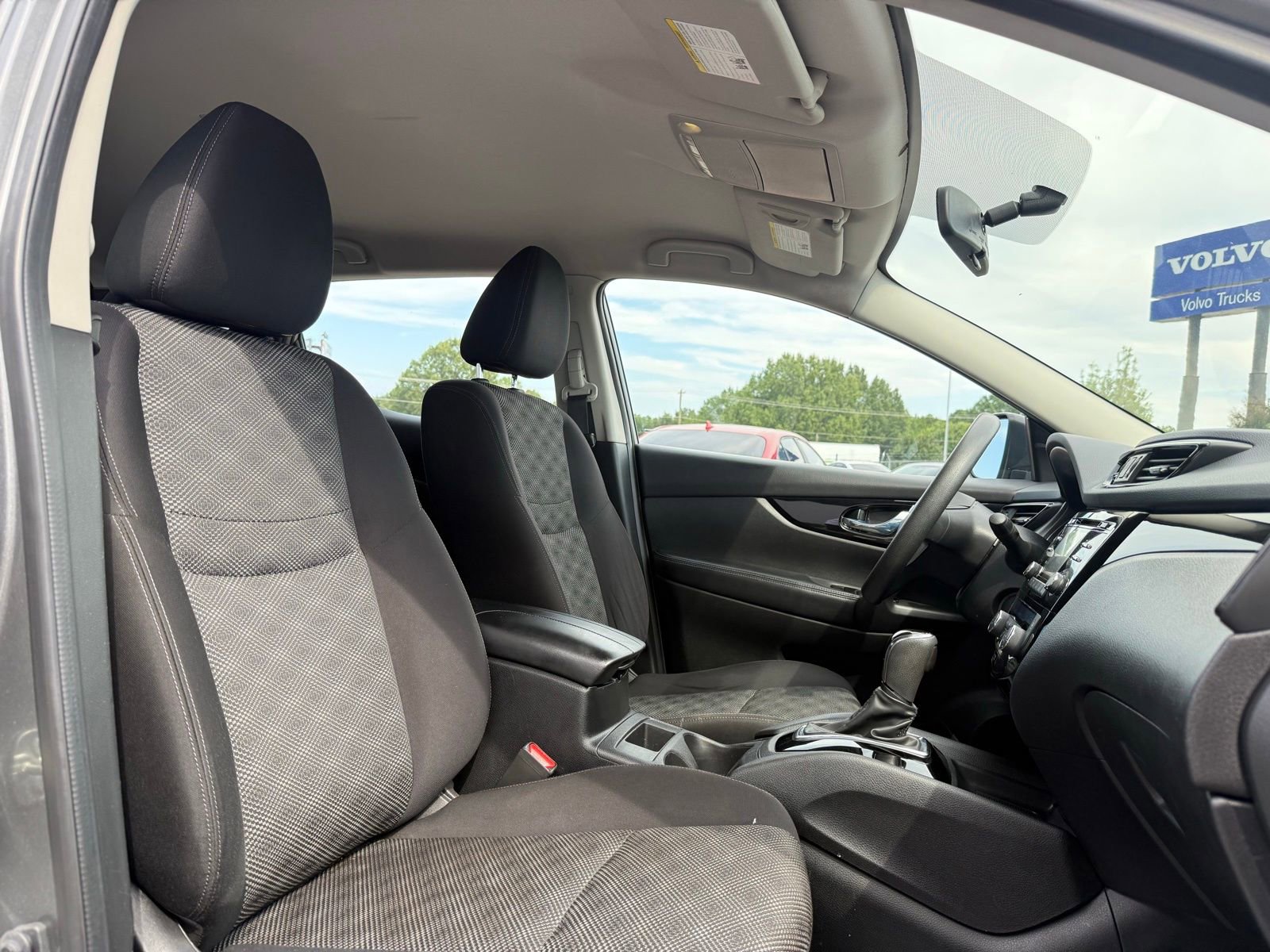 Used 2018 Nissan Rogue Sport SV image 23