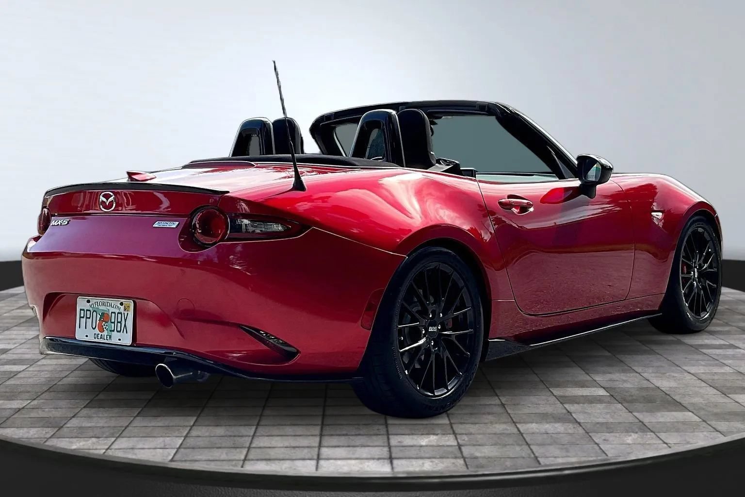 Used 2016 MAZDA MX-5 Miata Club w/ Brembo/BBS Package RWD image 6