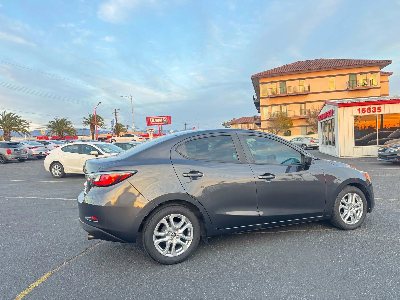 Used 2017 Toyota Yaris iA image 8