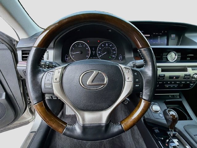 Used 2015 Lexus ES 350 w/ Premium Package FWD image 37
