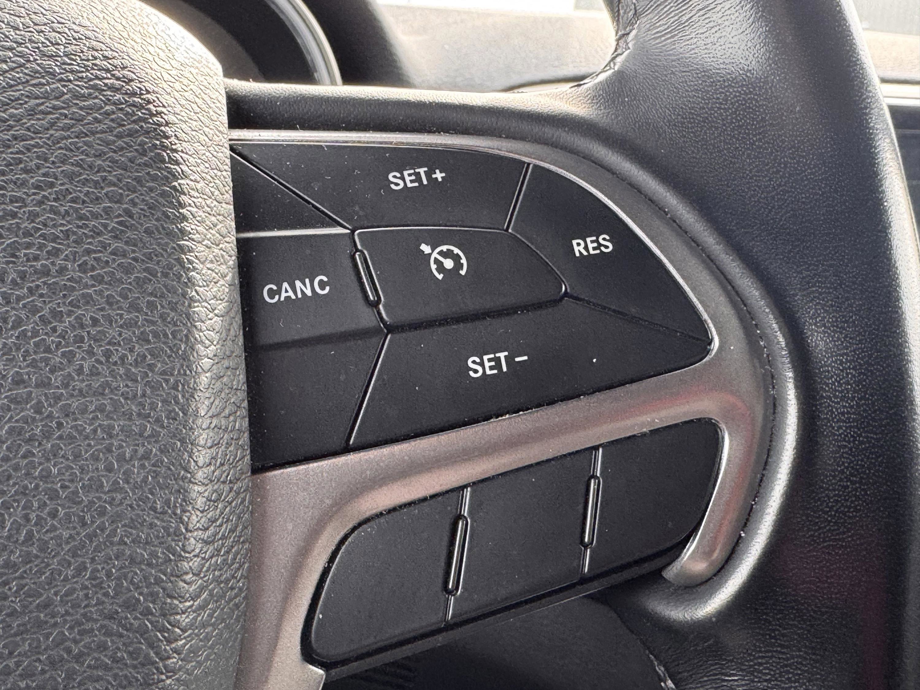 Used 2020 Jeep Grand Cherokee Laredo w/ 18" Wheel & 8.4" Radio Group image 11