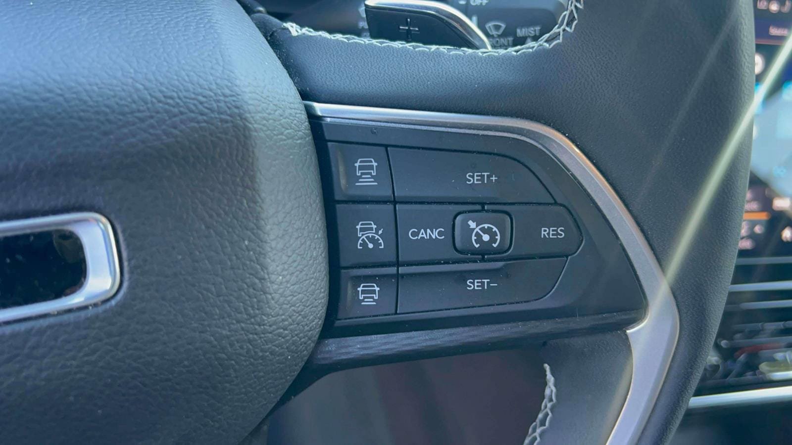 Used 2023 Jeep Grand Cherokee Altitude AWD/4WD image 19