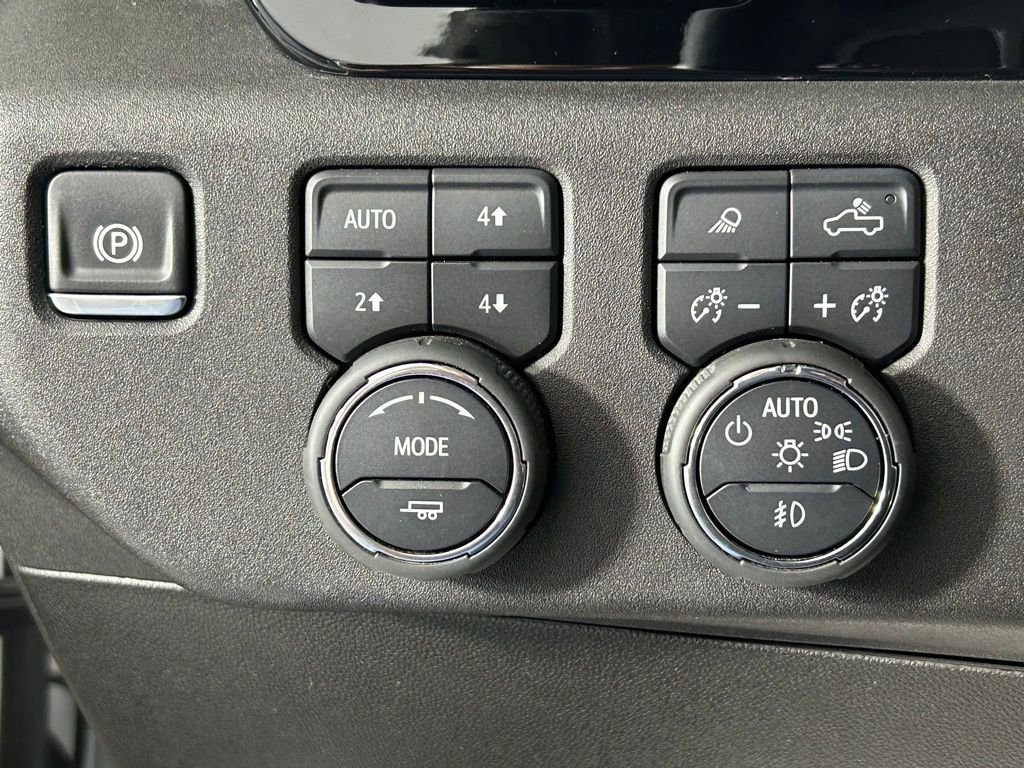 Used 2024 Chevrolet Silverado 2500 ZR2 w/ Technology Package AWD/4WD image 30