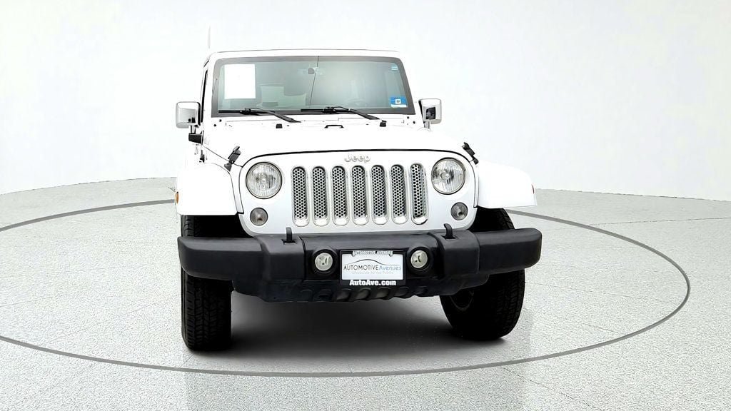 Used 2015 Jeep Wrangler Unlimited Sahara w/ Dual Top Group AWD/4WD image 2