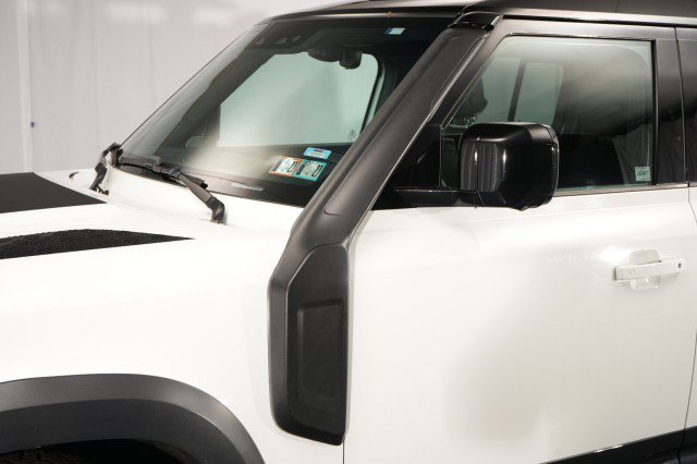 Used 2023 Land Rover Defender 130 X-Dynamic SE AWD/4WD image 18