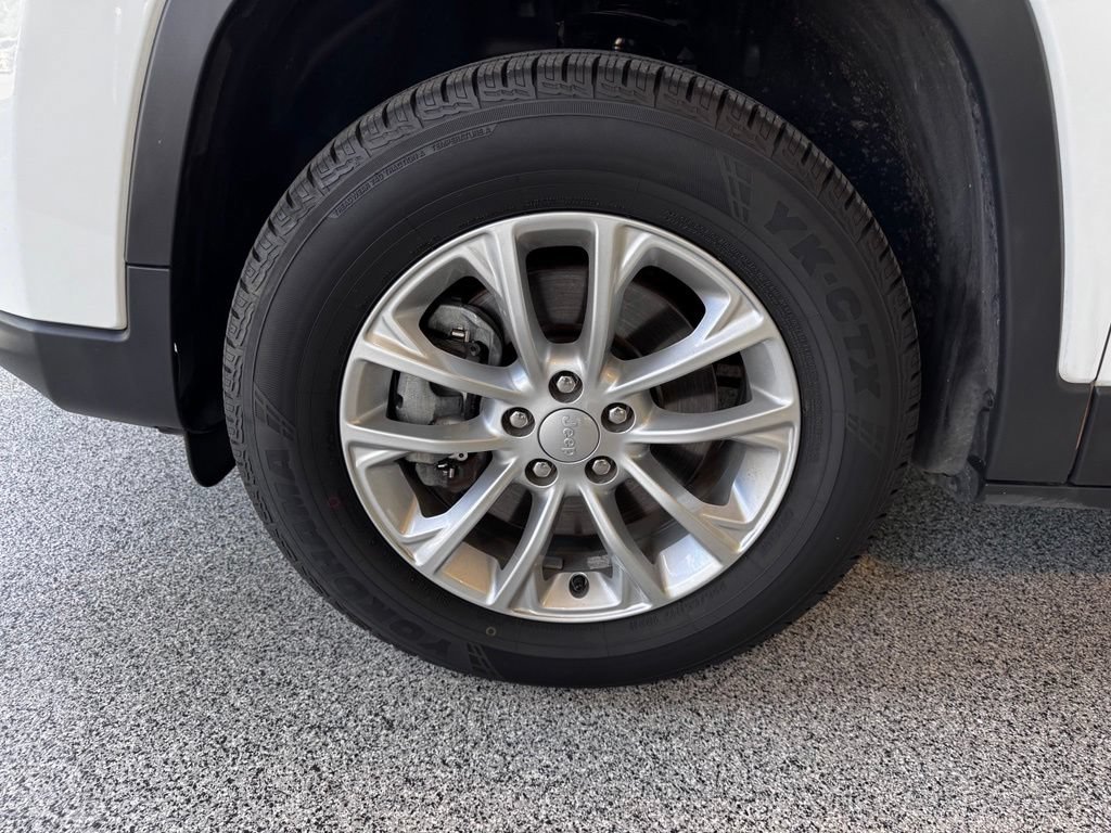 Used 2019 Jeep Cherokee Latitude w/ Popular Appearance Group AWD/4WD image 13
