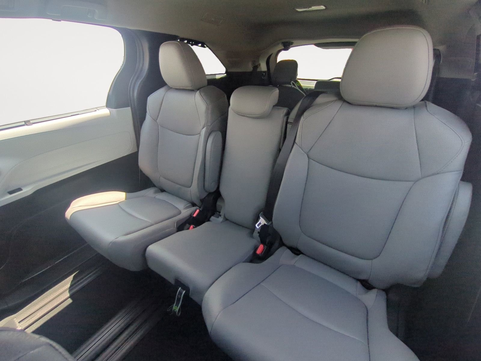 New 2026 Toyota Sienna XLE FWD image 13