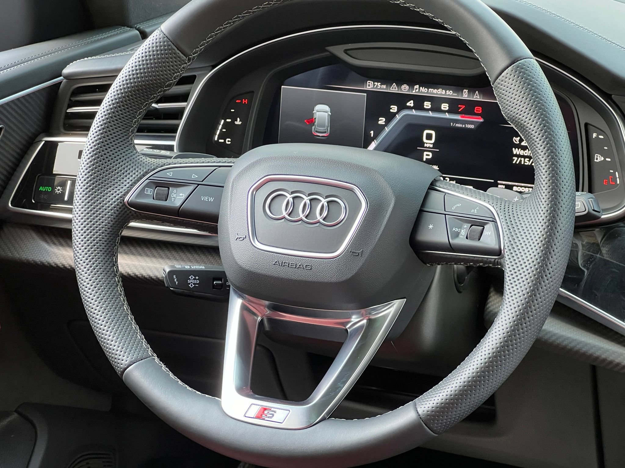 Used 2024 Audi SQ8 Prestige AWD/4WD image 28