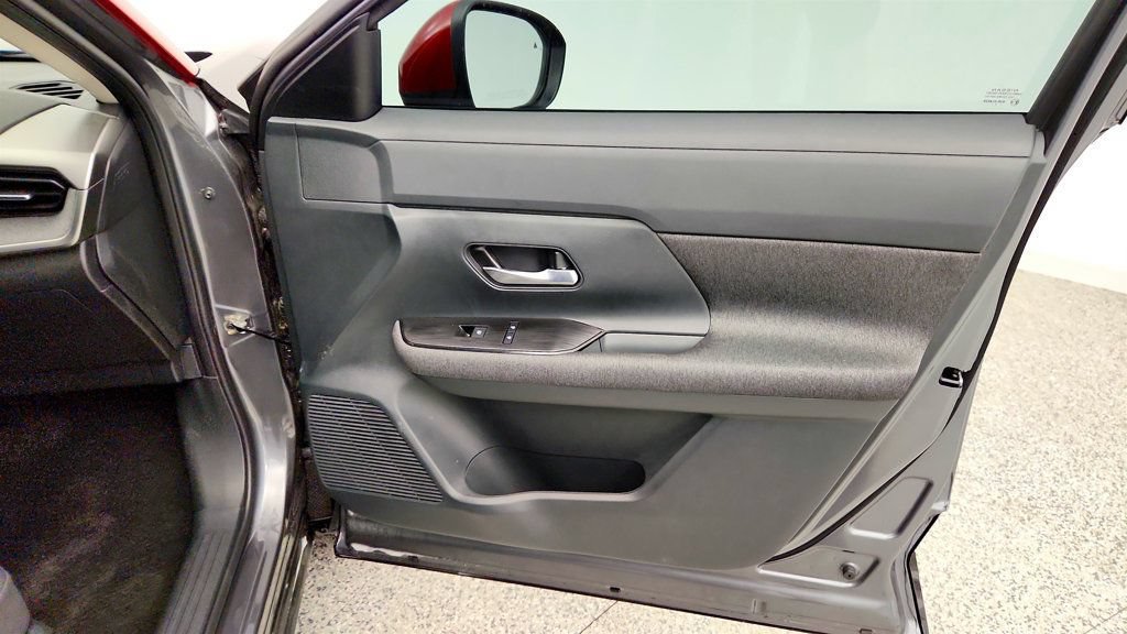 Used 2025 Nissan Kicks SV FWD image 22