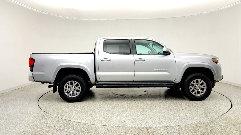 Used 2019 Toyota Tacoma SR5 AWD/4WD image 4