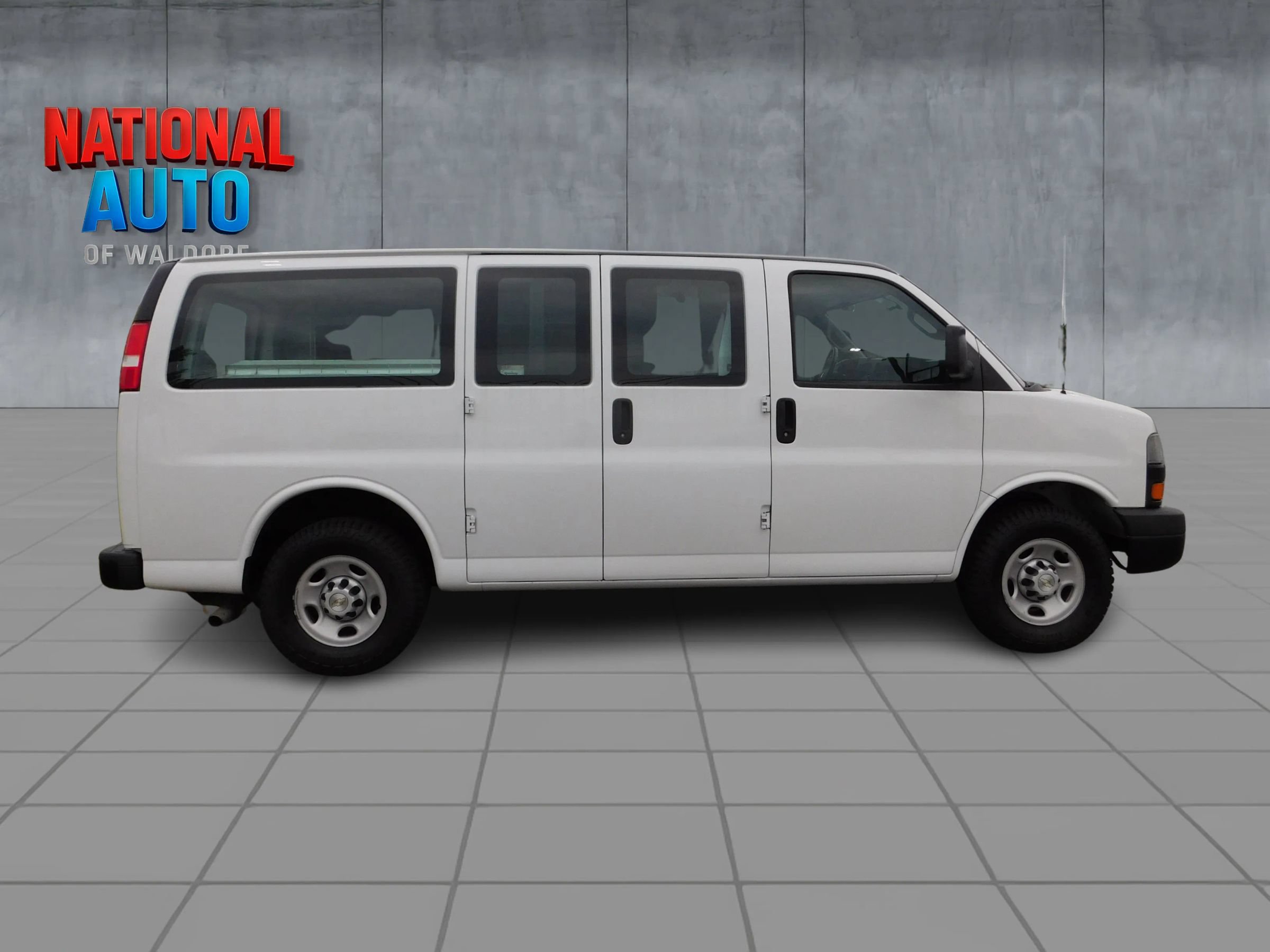 Used 2020 Chevrolet Express 2500 w/ Driver Convenience Package RWD image 4