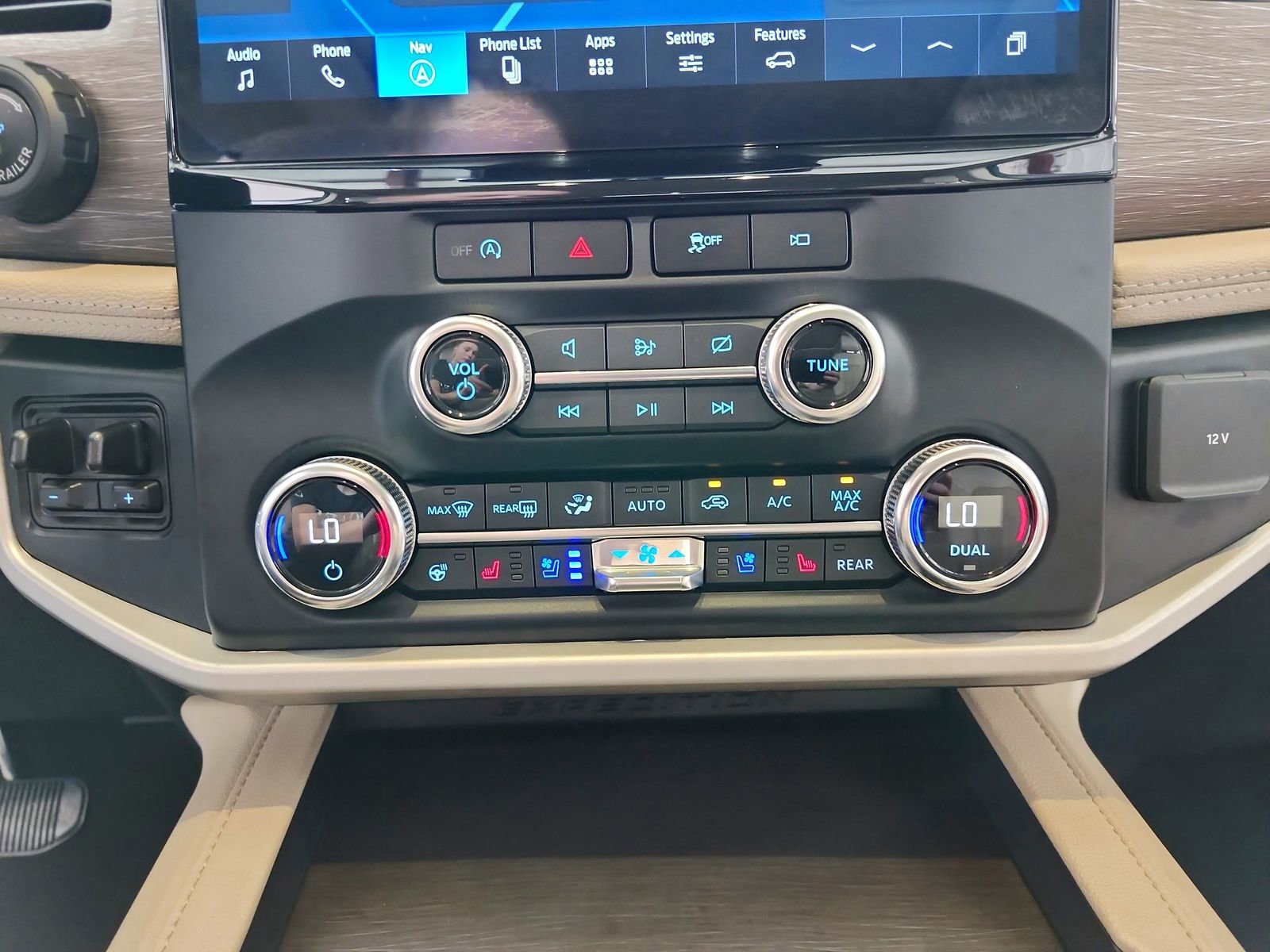 Used 2023 Ford Expedition Limited image 32