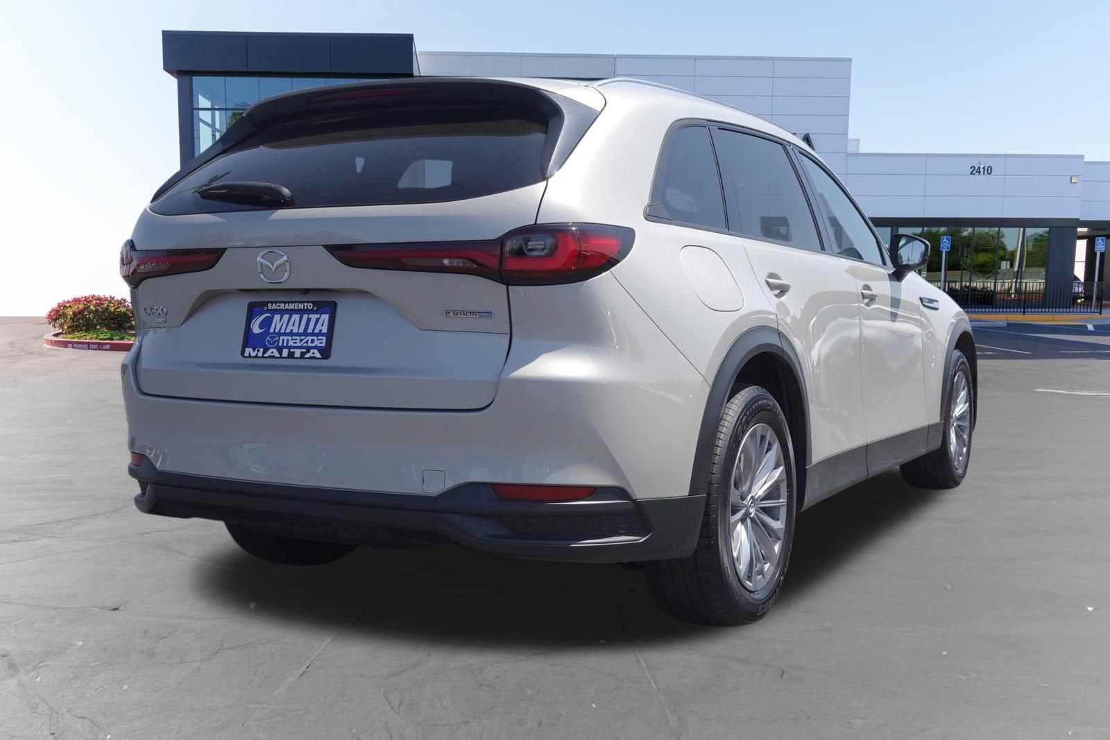 Certified 2024 MAZDA CX-90 Plug-In Hybrid w/ Preferred AWD/4WD image 4