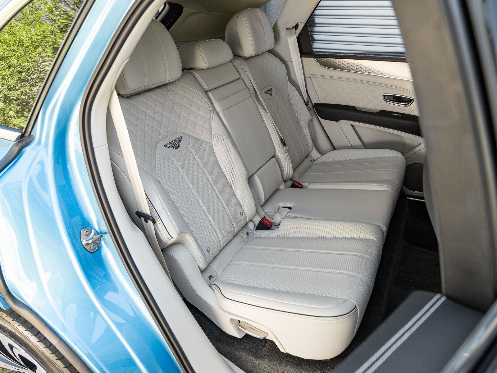 Used 2022 Bentley Bentayga AWD/4WD image 16