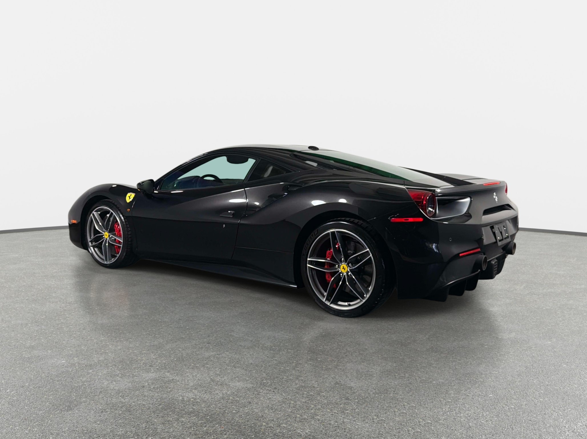 Used 2018 Ferrari 488 GTB RWD image 12
