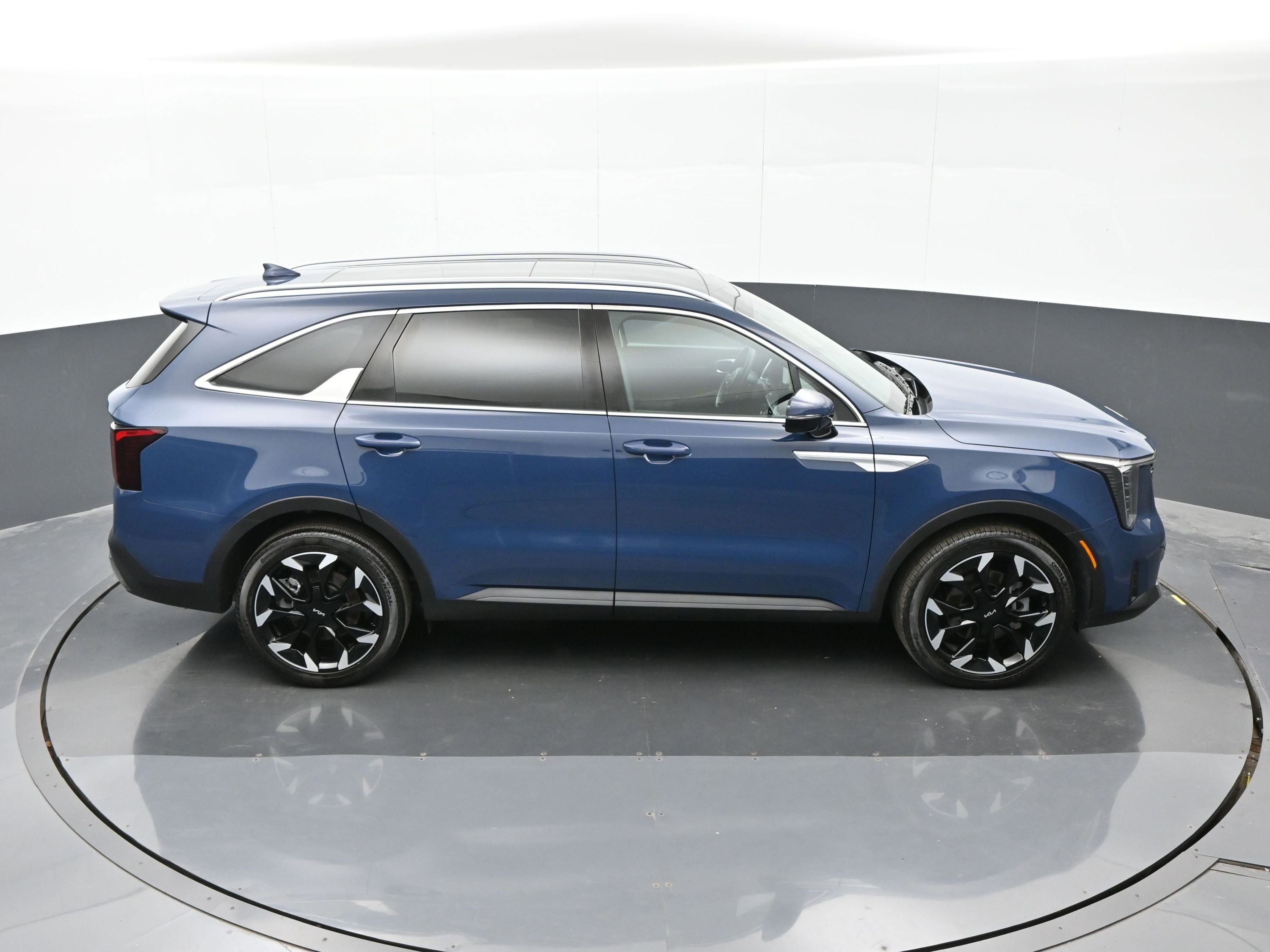 Used 2024 Kia Sorento EX w/ Panoramic Sunroof Package image 40