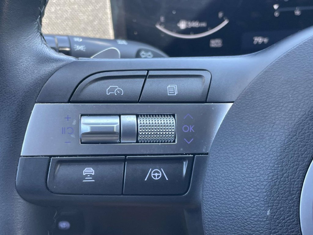 Certified 2025 Hyundai Kona SEL FWD image 17