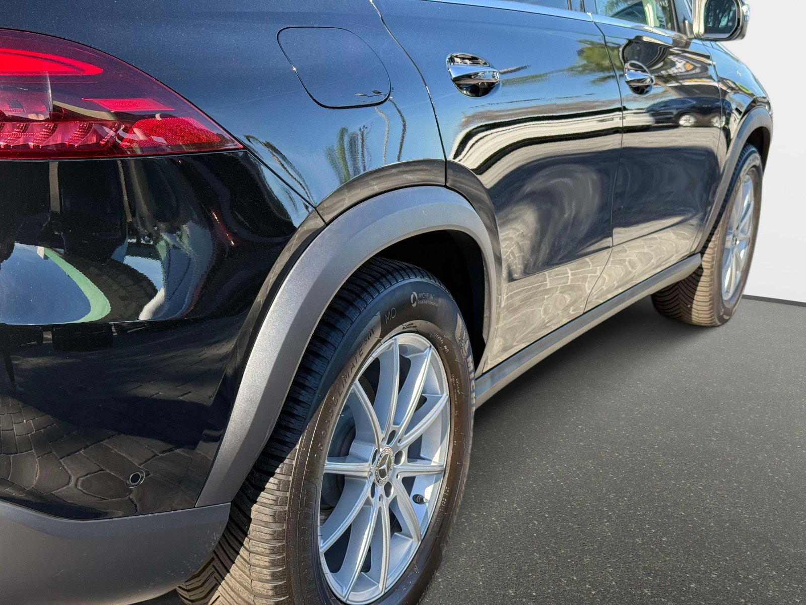 Used 2024 Mercedes-Benz GLE 350 4MATIC image 17