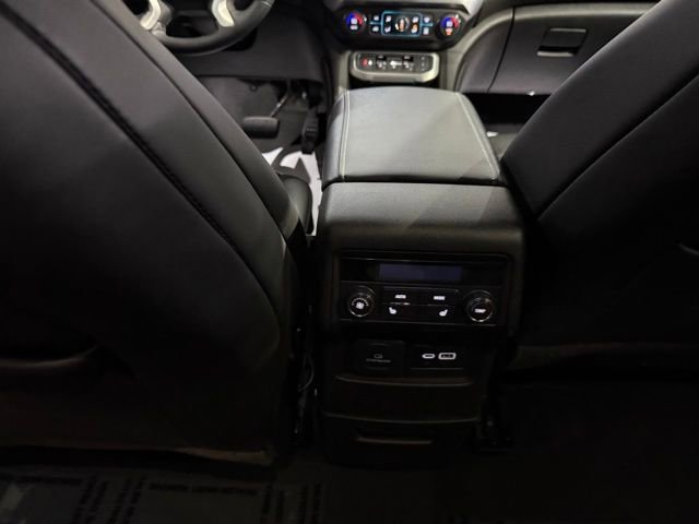 Used 2023 GMC Acadia SLT w/ Elevation Edition image 28