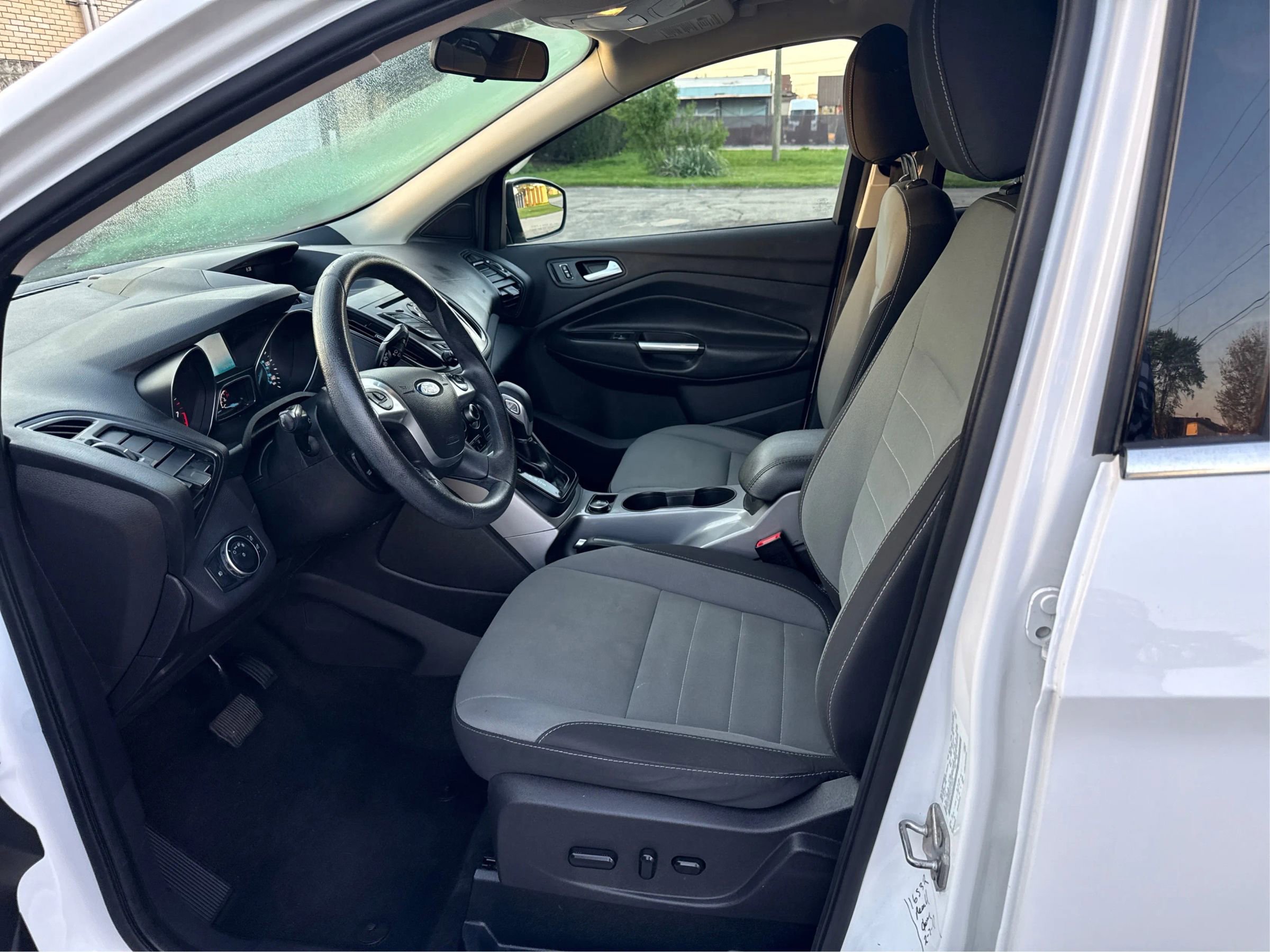 Used 2016 Ford Escape SE FWD image 10