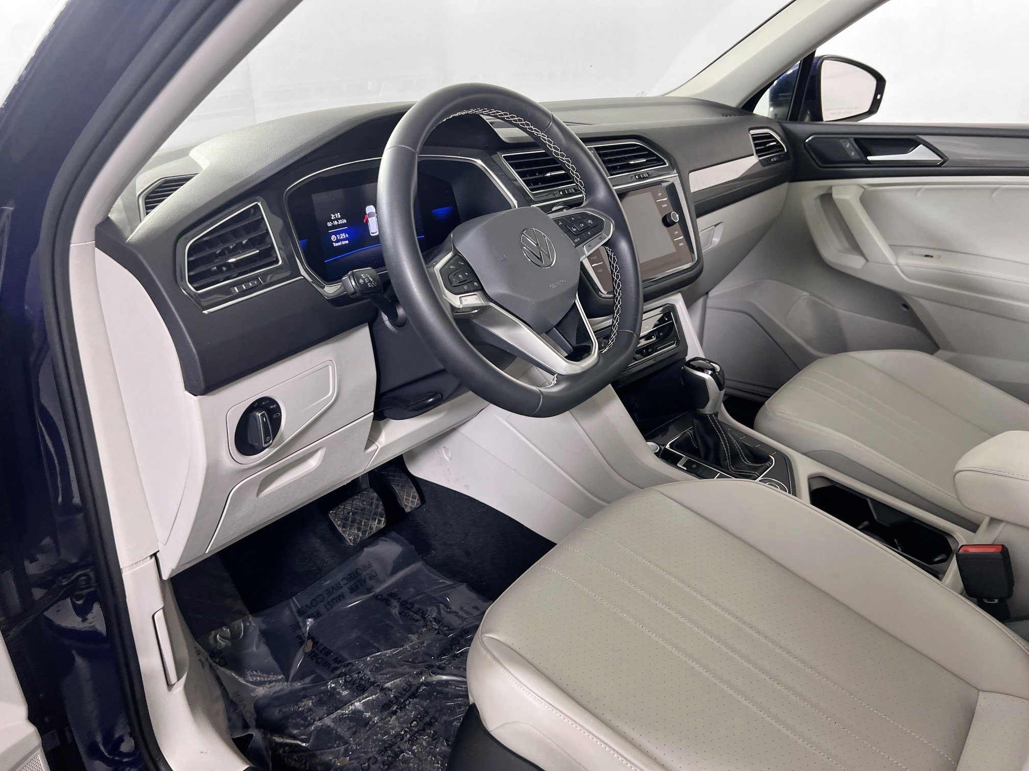 Used 2022 Volkswagen Tiguan SE AWD/4WD image 9