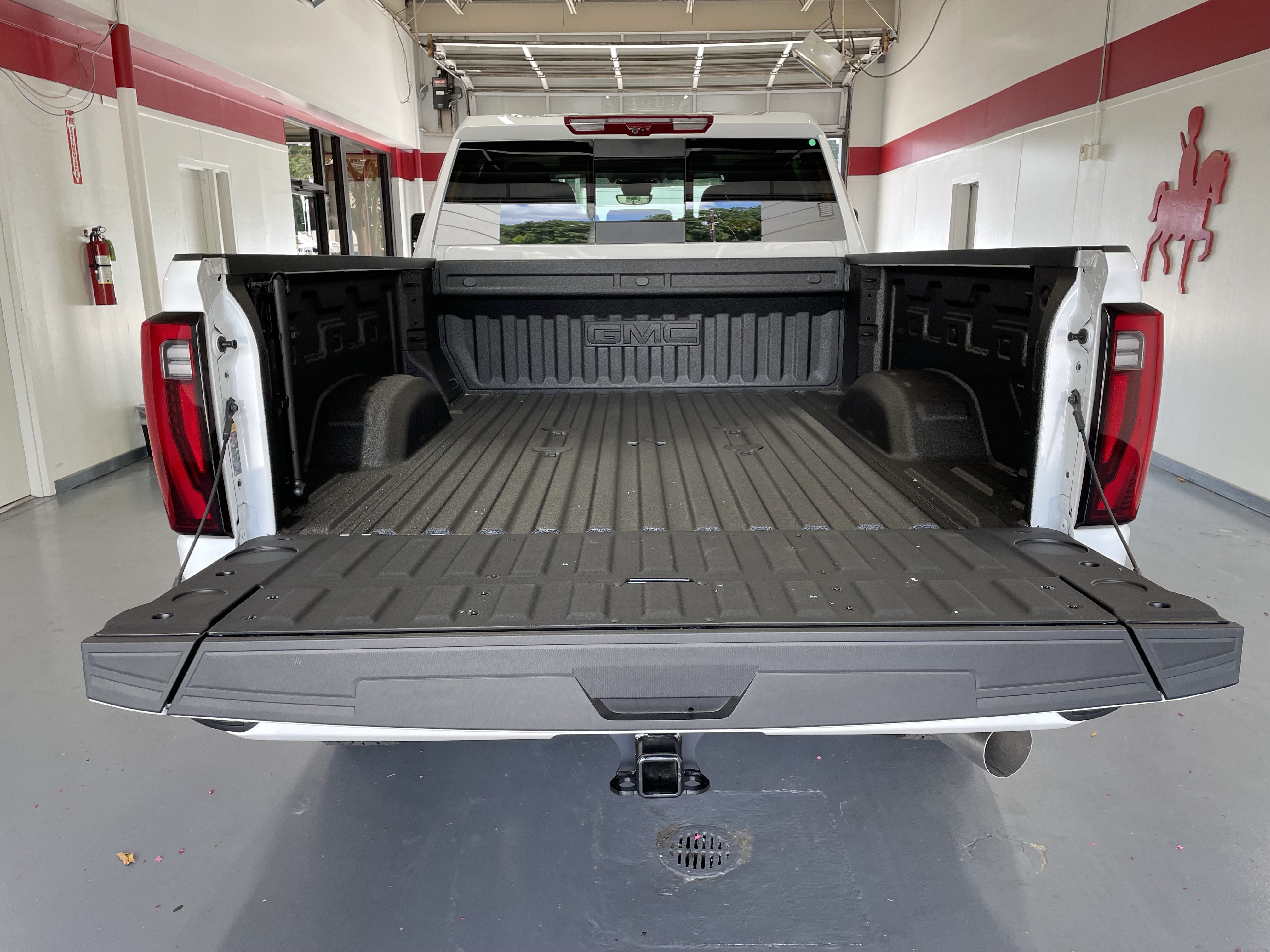 New 2026 GMC Sierra 2500 Denali w/ Denali Reserve Package AWD/4WD image 8