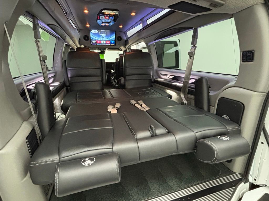 Used 2020 Chevrolet Express 2500 Extended w/ Enhanced Convenience Package image 10