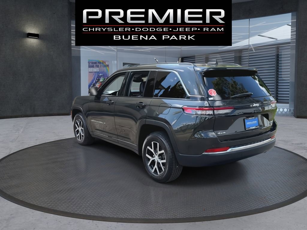 Used 2023 Jeep Grand Cherokee Limited w/ Trailer Tow Prep Group (B) AWD/4WD image 6