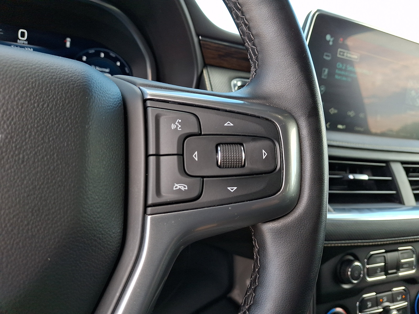 Used 2024 Chevrolet Suburban Premier w/ Premium Package AWD/4WD image 23