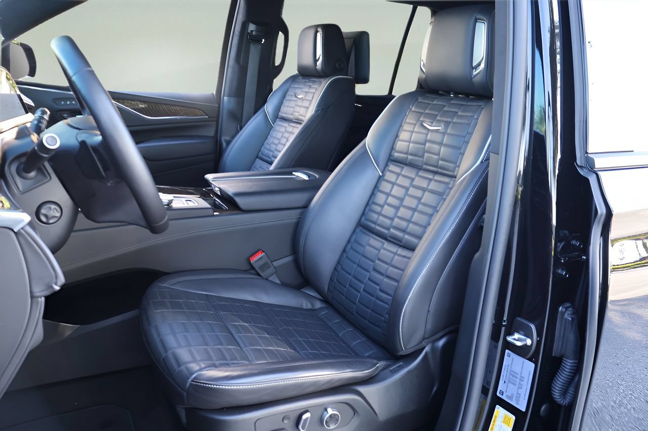Certified 2024 Cadillac Escalade ESV Sport Platinum w/ LPO, ONYX Package AWD/4WD image 13