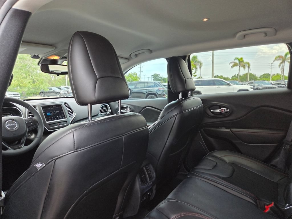 Used 2022 Jeep Cherokee Trailhawk AWD/4WD image 24