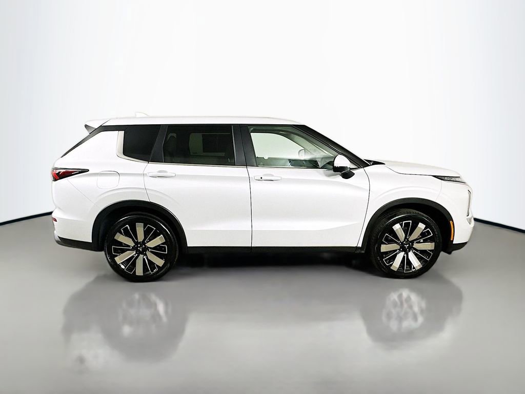 Used 2025 Mitsubishi Outlander SE FWD image 7