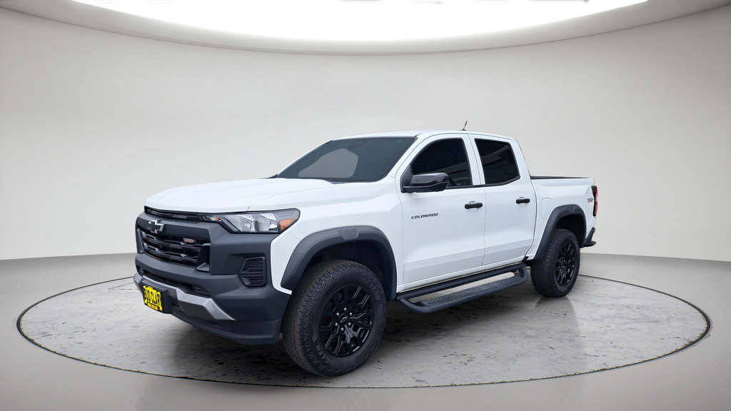 Used 2023 Chevrolet Colorado Trail Boss w/ Technology Package AWD/4WD image 7