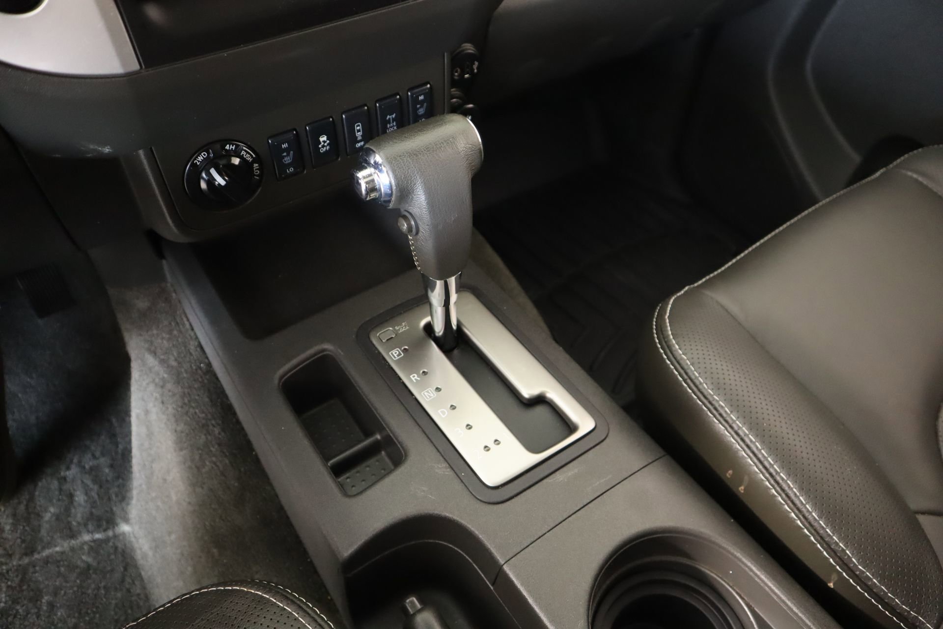 Used 2017 Nissan Frontier PRO-4X w/ Pro-4x Luxury Package image 8