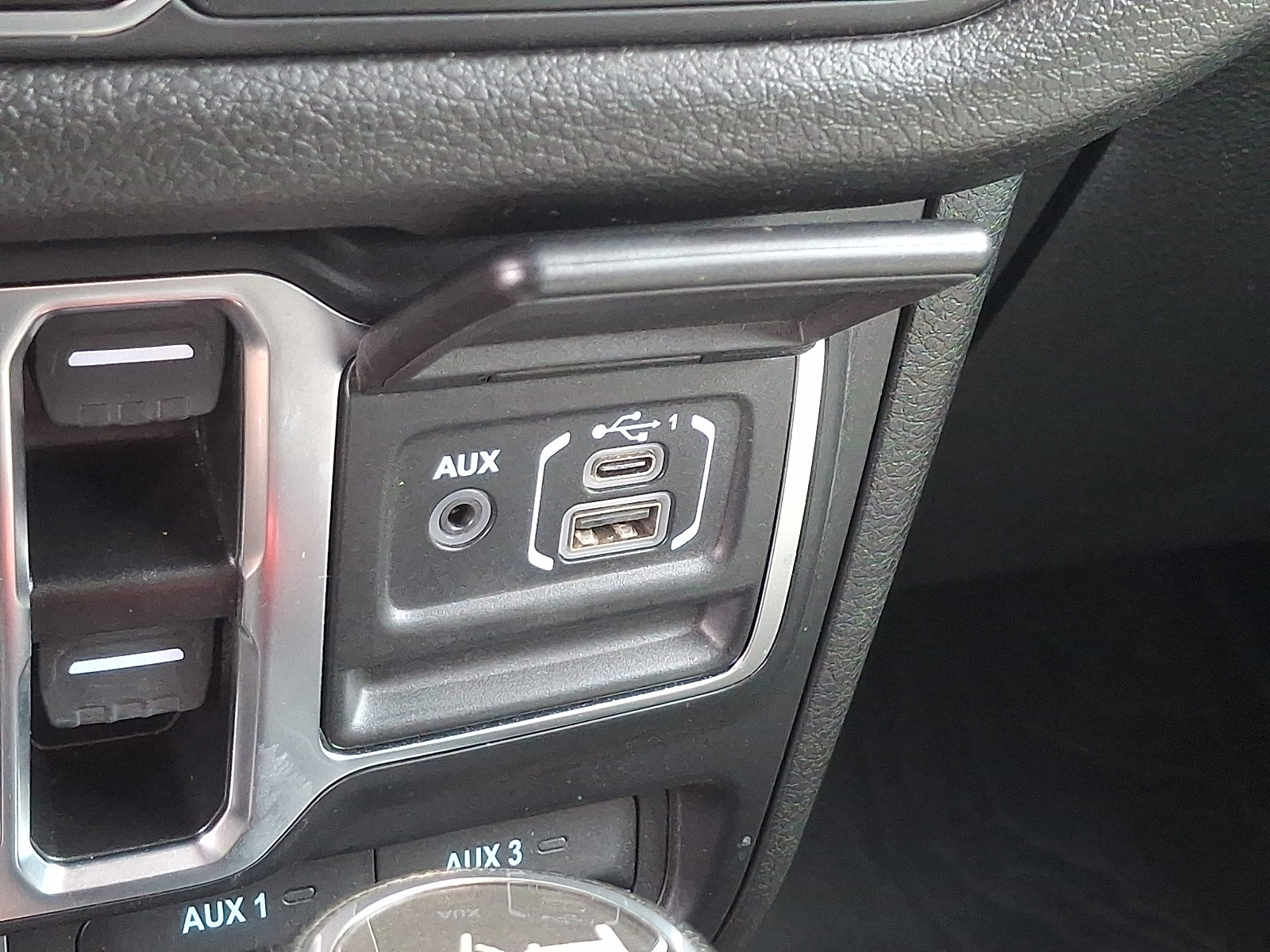 Used 2024 Jeep Wrangler Unlimited Sport AWD/4WD image 24