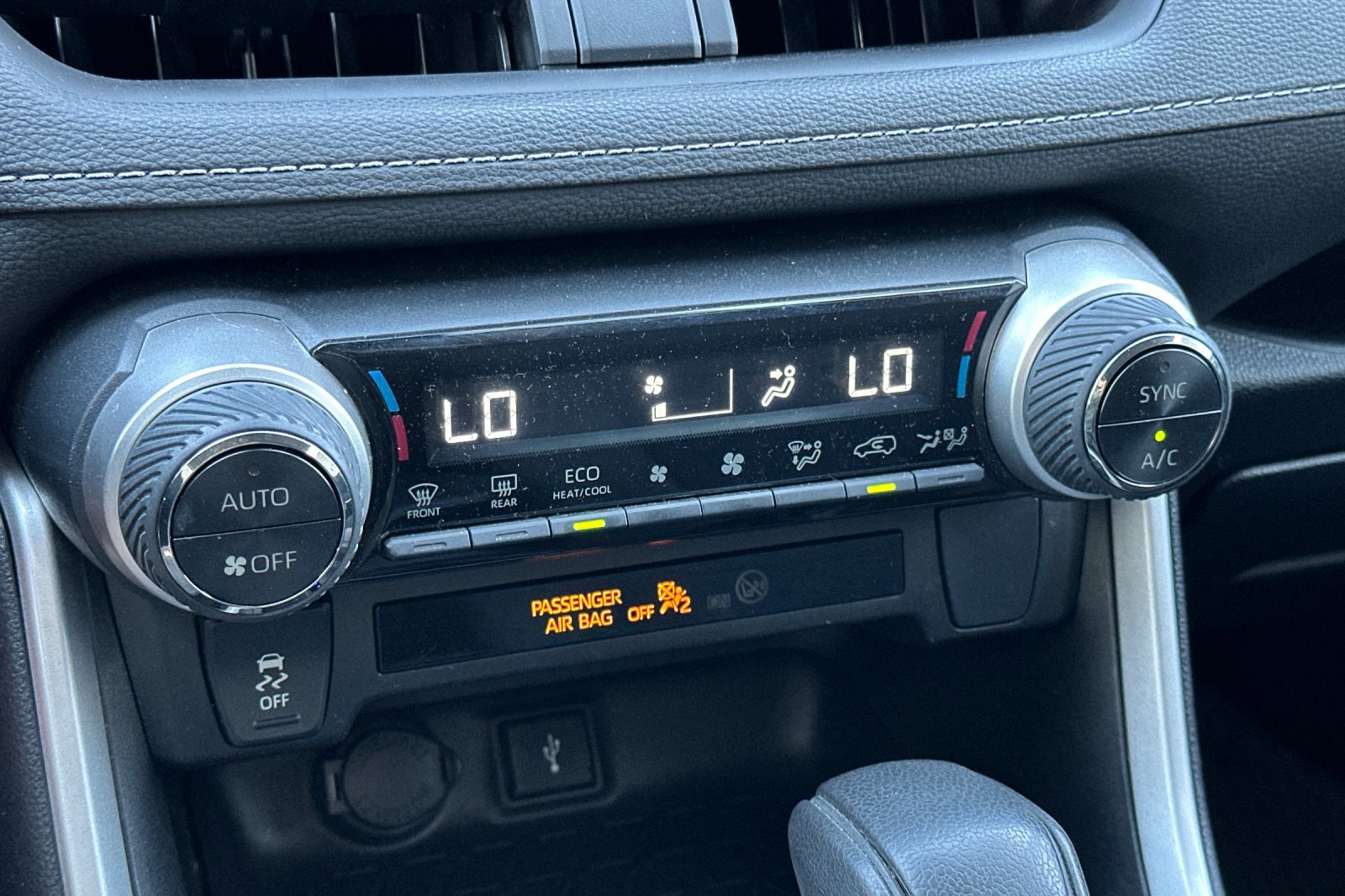 Used 2022 Toyota RAV4 LE image 20