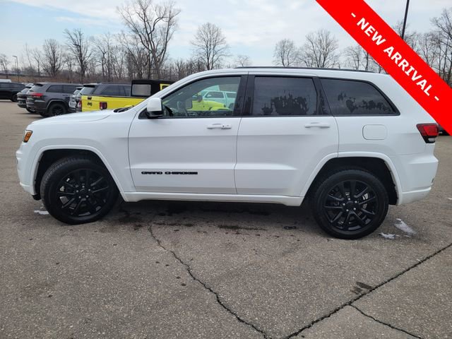 Used 2017 Jeep Grand Cherokee Altitude image 6