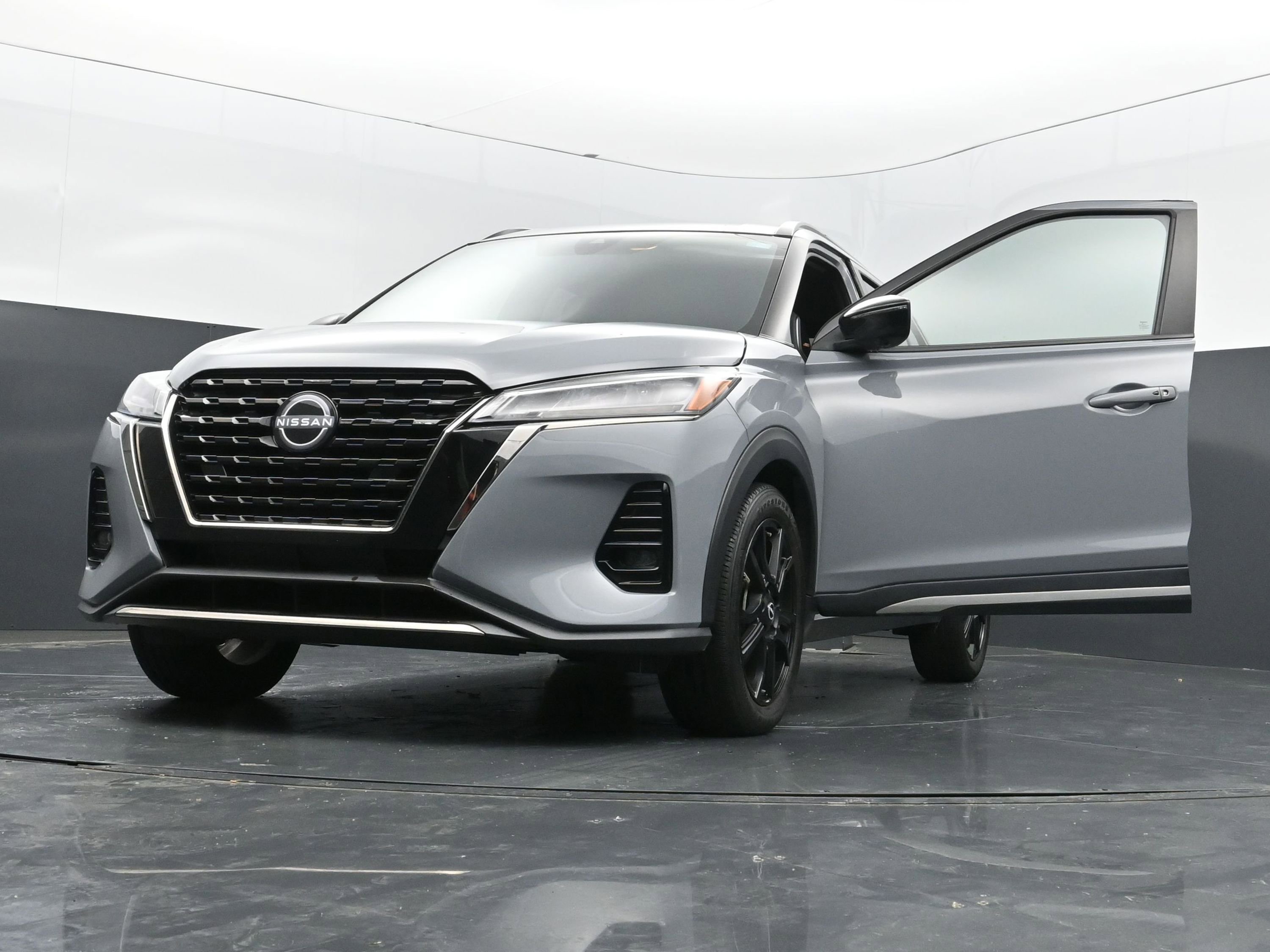 Used 2023 Nissan Kicks SR w/ SR Premium Package image 35