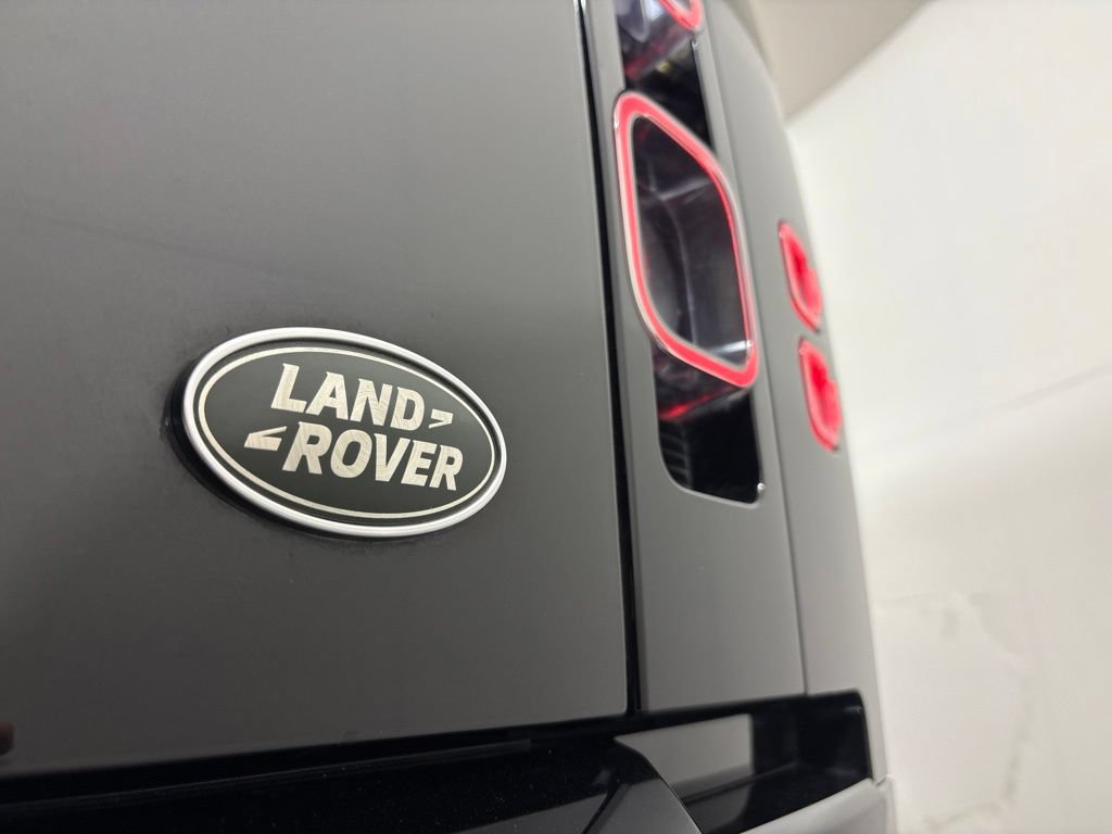 Used 2023 Land Rover Defender 110 V8 AWD/4WD image 11