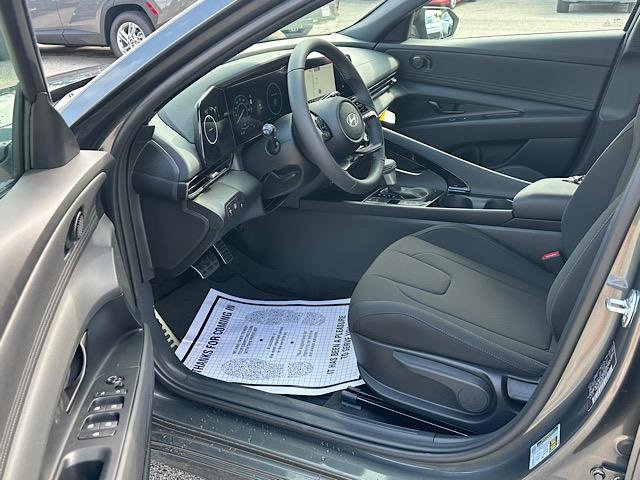 New 2025 Hyundai Elantra SEL image 7