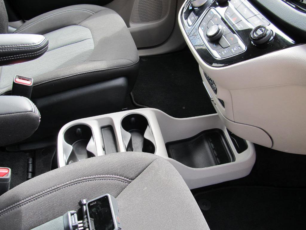 Used 2023 Chrysler Voyager LX image 44