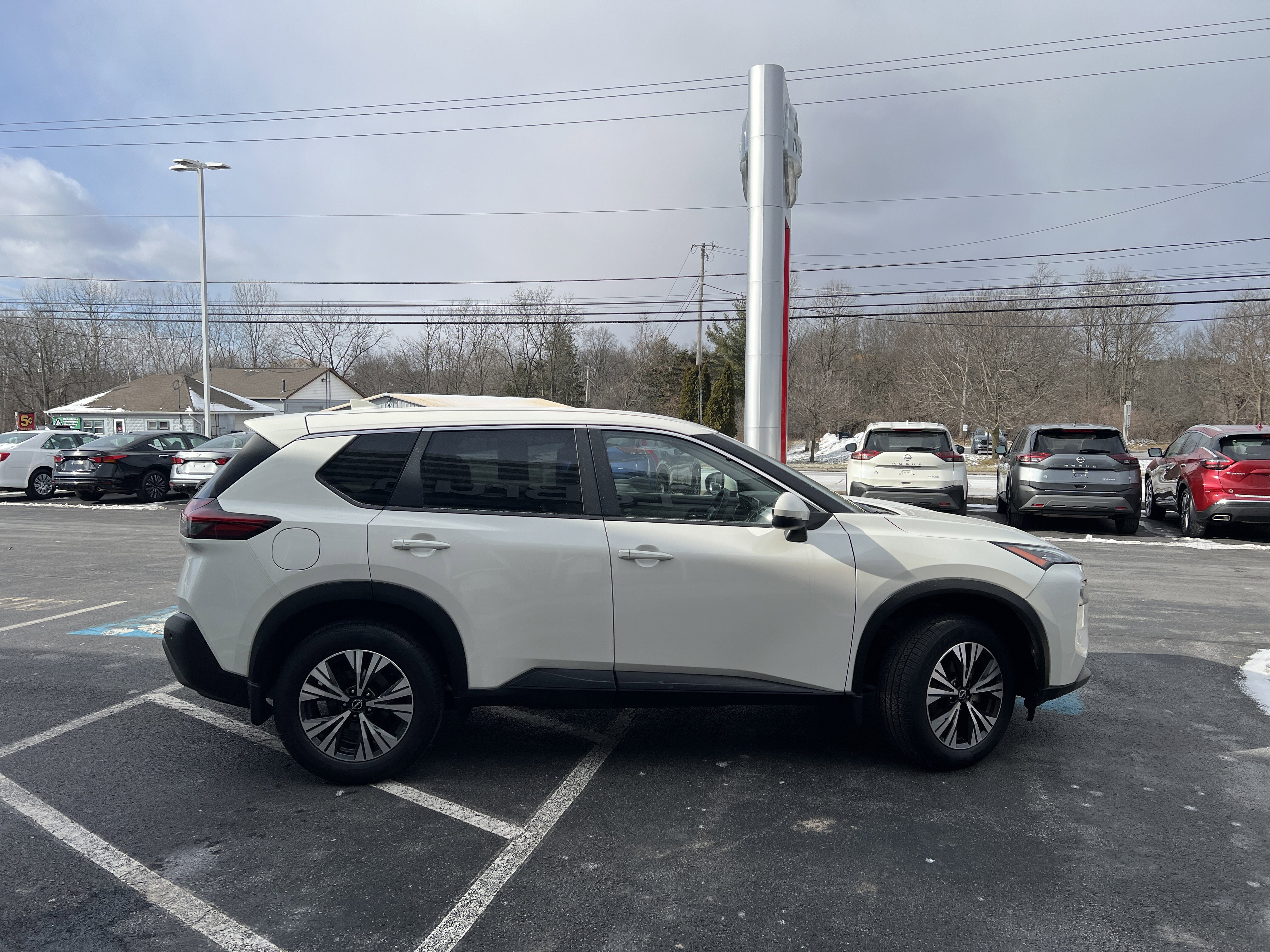 Used 2023 Nissan Rogue SV image 11