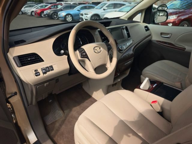 Used 2011 Toyota Sienna XLE w/ XLE Navigation Pkg FWD image 22