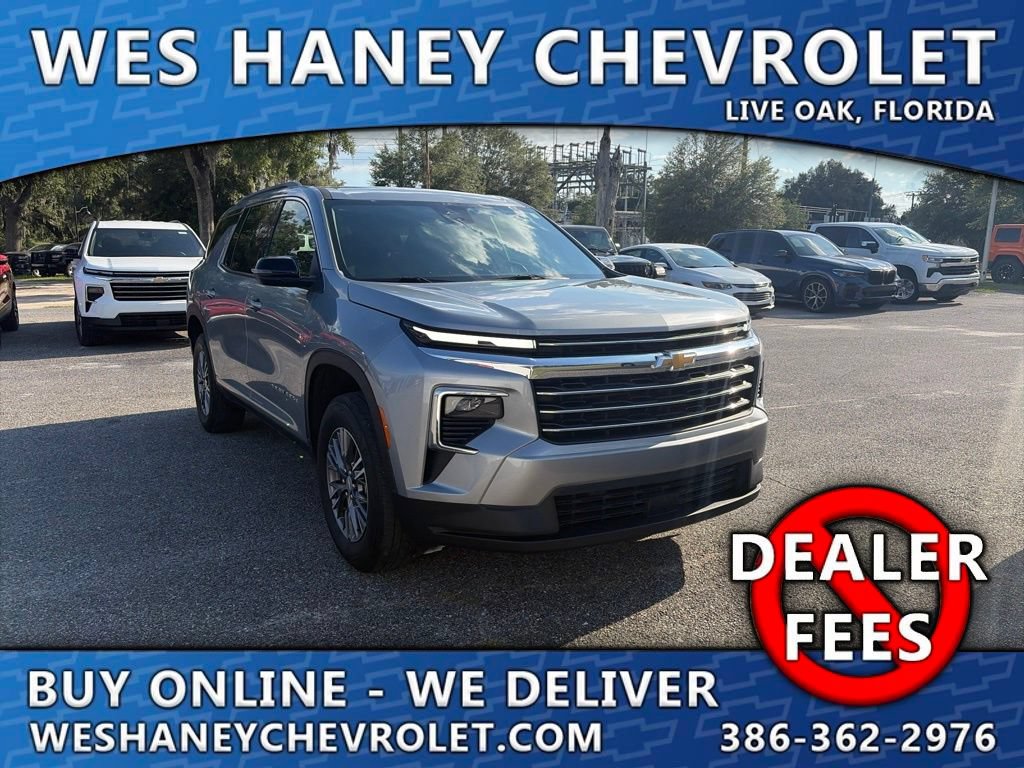 Used 2025 Chevrolet Traverse LT