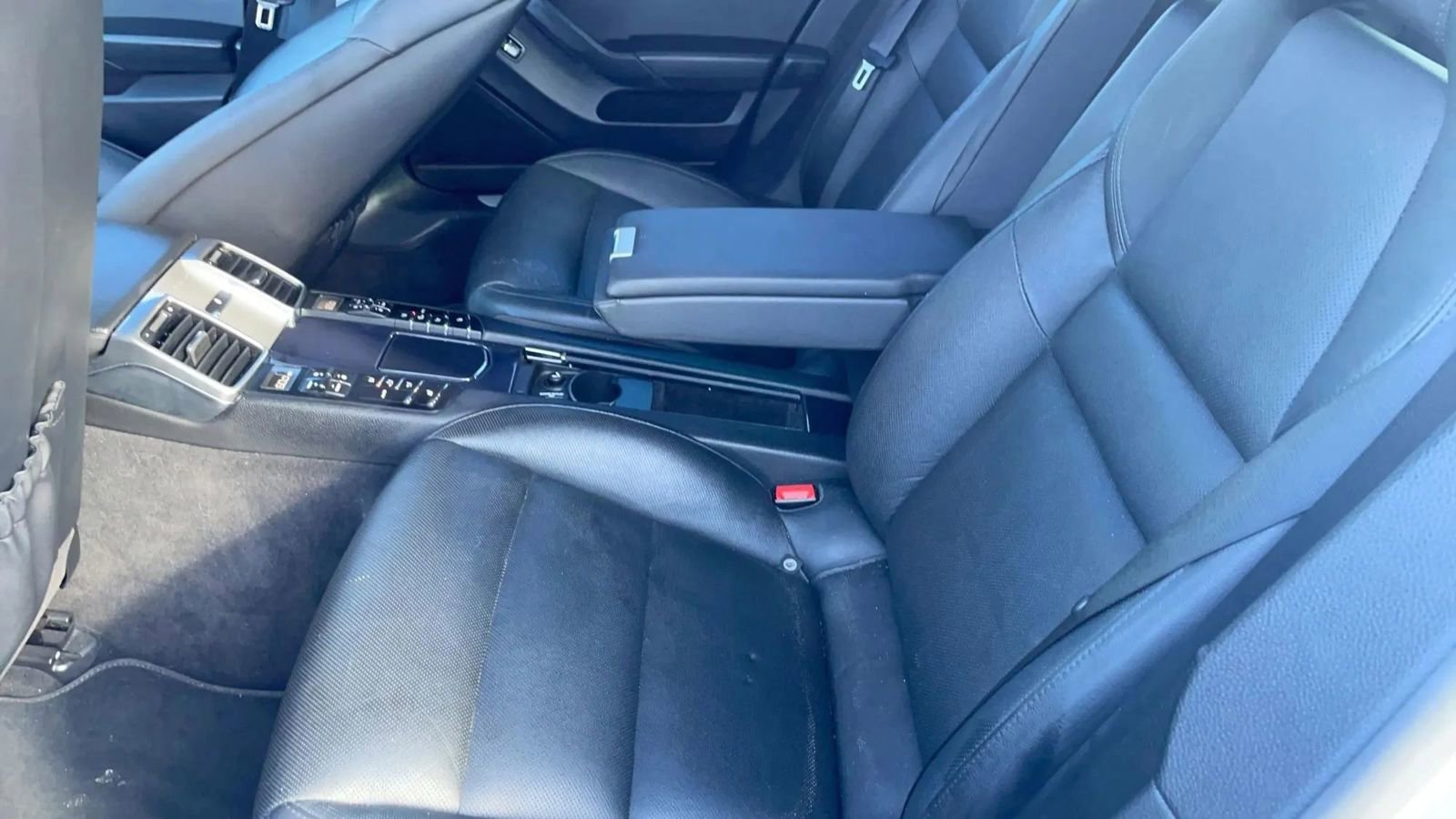 Used 2015 Porsche Panamera S RWD image 40
