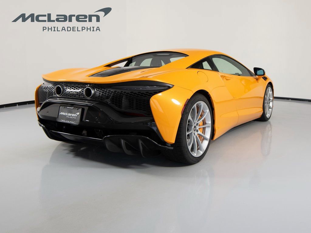 Used 2023 McLaren Artura image 5
